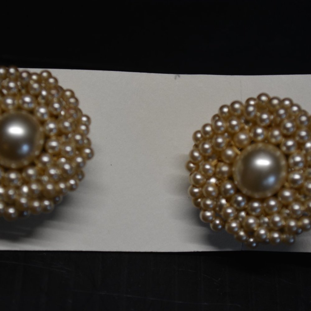Vintage Tan Beige Champagne Faux Pearl Round Stud Screw Back Clip On Earrings - Picture 3 of 7